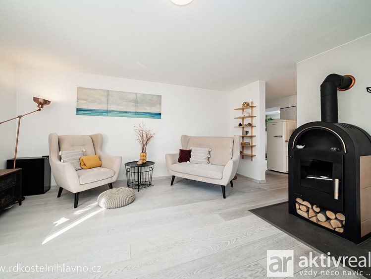 Prodej rodinného domu 192 m², pozemek 486 m² - foto 2