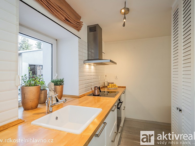 Prodej rodinného domu 192 m², pozemek 486 m² - foto 8
