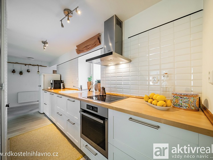 Prodej rodinného domu 192 m², pozemek 486 m² - foto 7