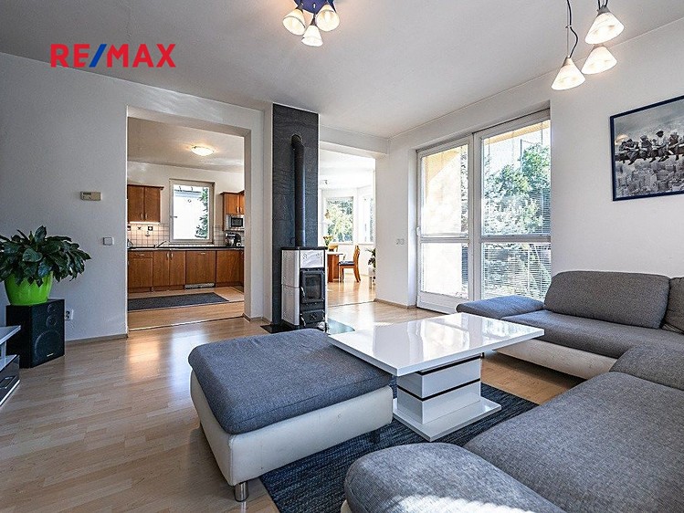 Prodej rodinného domu 266 m², pozemek 600 m² - foto 2