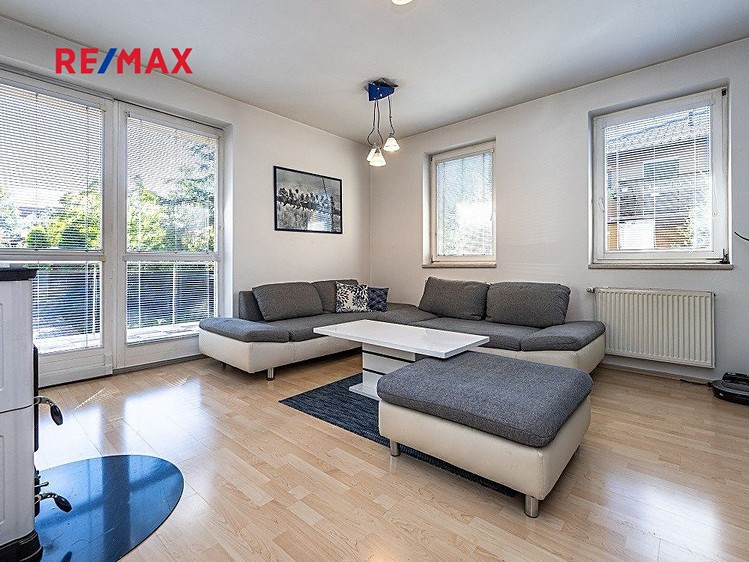 Prodej rodinného domu 266 m², pozemek 600 m² - foto 3