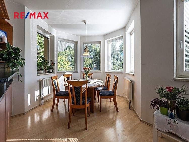 Prodej rodinného domu 266 m², pozemek 600 m² - foto 4