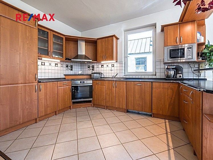 Prodej rodinného domu 266 m², pozemek 600 m² - foto 5