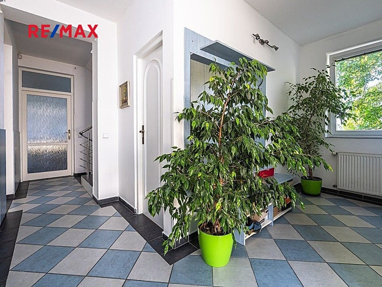 Prodej rodinného domu 266 m², pozemek 600 m² - foto 8