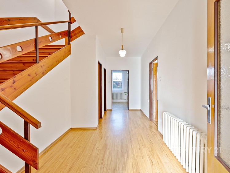 Prodej  rodinného domu 192 m², pozemek 302 m² - foto 4
