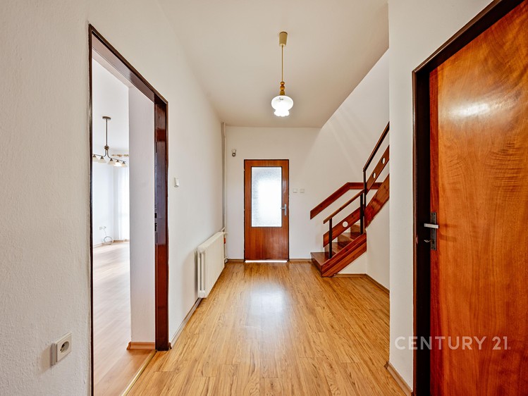 Prodej  rodinného domu 192 m², pozemek 302 m² - foto 5