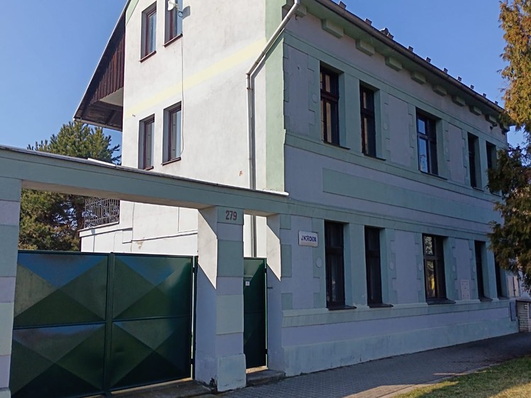 Prodej rodinného domu 263 m², pozemek 306 m² - foto 1