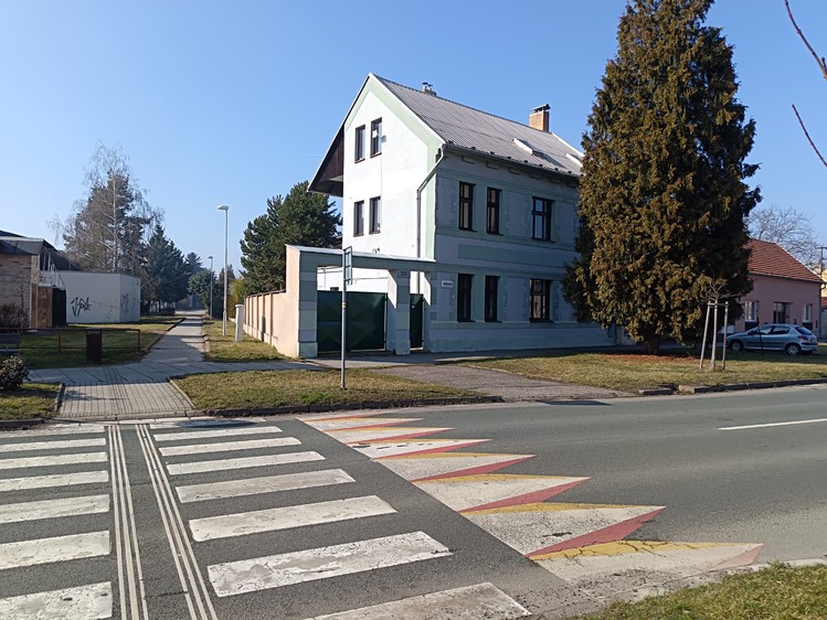 Prodej rodinného domu 263 m², pozemek 306 m² - foto 3
