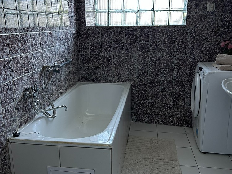 Prodej rodinného domu 263 m², pozemek 306 m² - foto 8