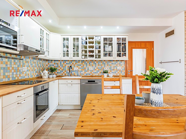Prodej rodinného domu 180 m², pozemek 3 249 m² - foto 4