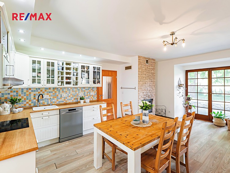 Prodej rodinného domu 180 m², pozemek 3 249 m² - foto 5