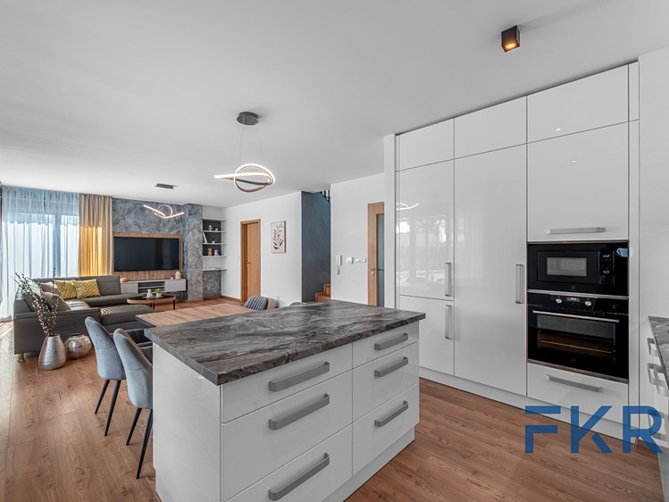 Prodej rodinného domu 143 m², pozemek 389 m² - foto 6