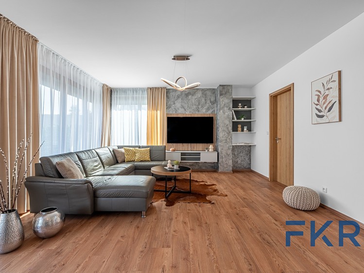 Prodej rodinného domu 143 m², pozemek 389 m² - foto 8