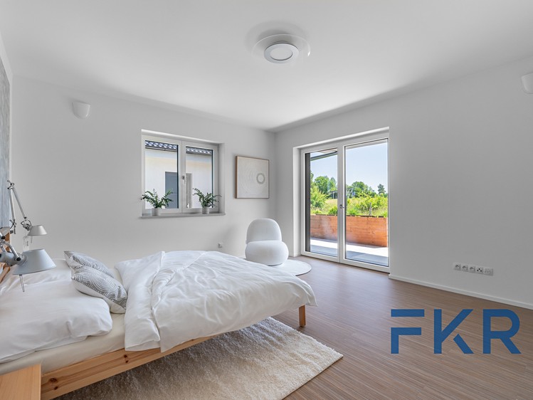 Prodej rodinného domu 205 m², pozemek 1 401 m² - foto 2
