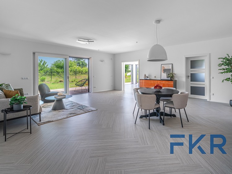 Prodej rodinného domu 205 m², pozemek 1 401 m² - foto 3