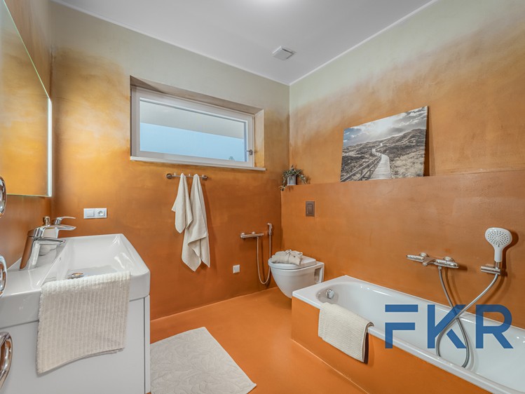 Prodej rodinného domu 205 m², pozemek 1 401 m² - foto 5