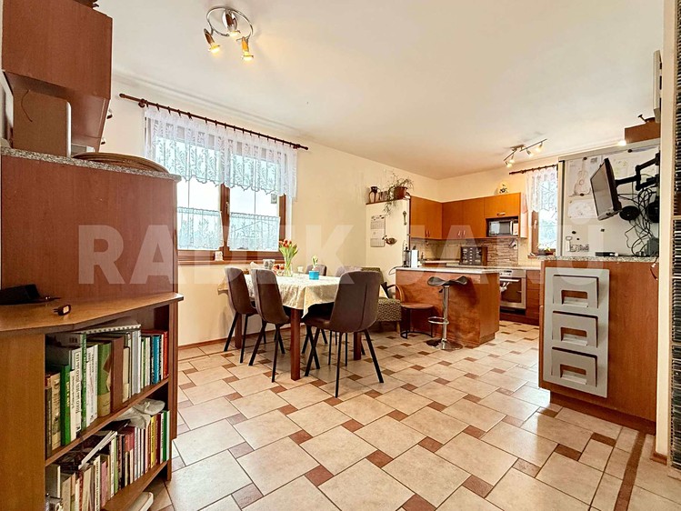 Prodej rodinného domu 250 m², pozemek 1 608 m² - foto 4
