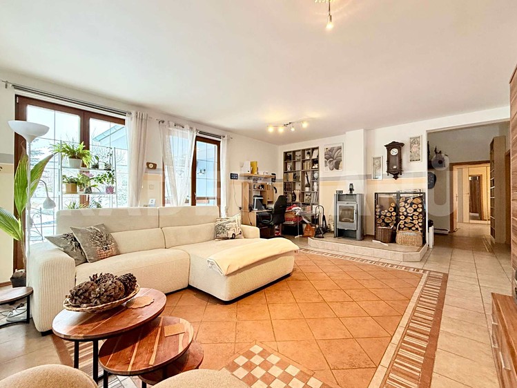 Prodej rodinného domu 250 m², pozemek 1 608 m² - foto 3