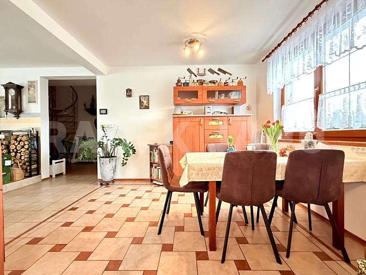 Prodej rodinného domu 250 m², pozemek 1 608 m² - foto 7