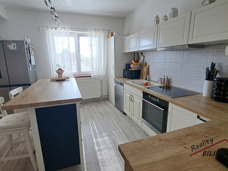 Prodej rodinného domu 175 m², pozemek 979 m² - foto 1
