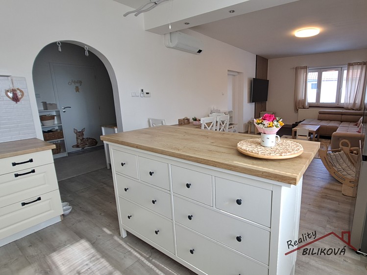 Prodej rodinného domu 175 m², pozemek 979 m² - foto 5