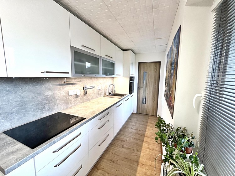 Prodej rodinného domu 105 m², pozemek 380 m² - foto 2
