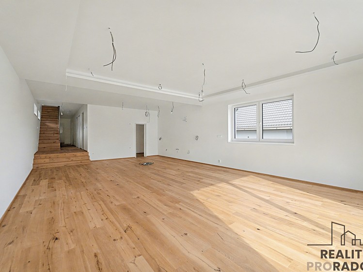 Prodej rodinného domu 241 m², pozemek 810 m² - foto 7