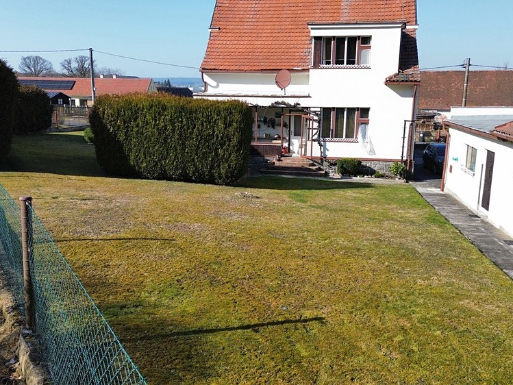 Prodej rodinného domu 170 m², pozemek 1 112 m² - foto 4