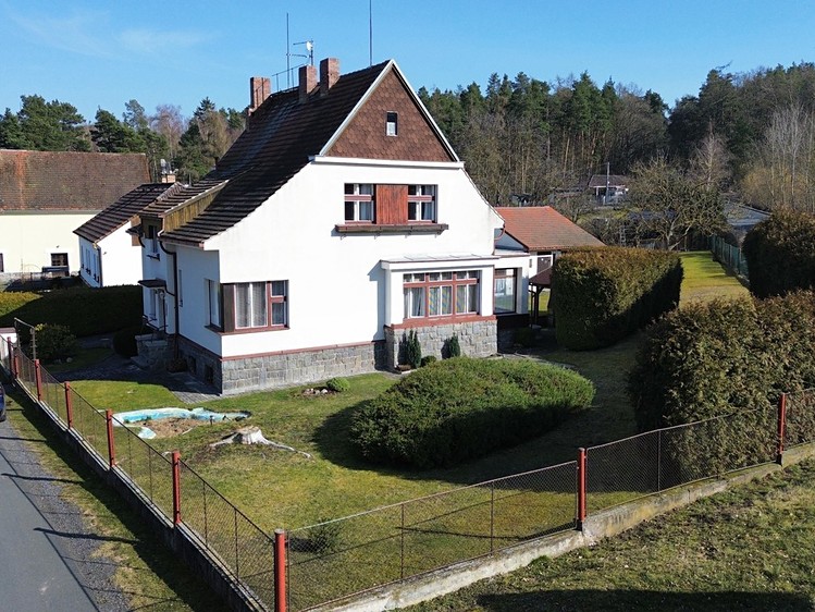 Prodej rodinného domu 170 m², pozemek 1 112 m² - foto 2