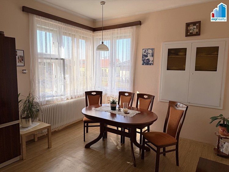 Prodej rodinného domu 170 m², pozemek 1 112 m² - foto 8