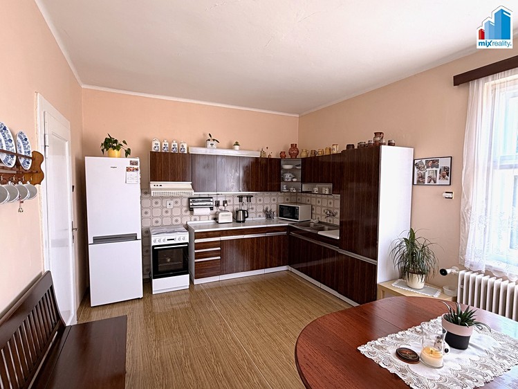 Prodej rodinného domu 170 m², pozemek 1 112 m² - foto 7