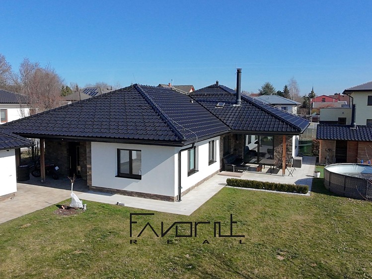 Prodej rodinného domu 137 m², pozemek 1 008 m² - foto 2