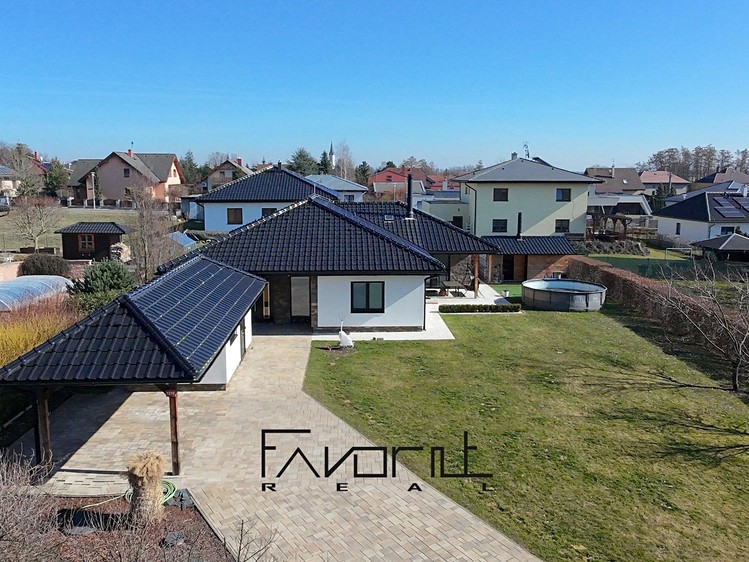 Prodej rodinného domu 137 m², pozemek 1 008 m² - foto 1