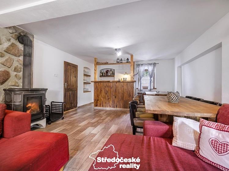 Prodej rodinného domu 240 m², pozemek 721 m² - foto 4