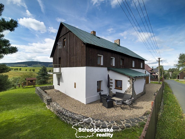 Prodej rodinného domu 240 m², pozemek 721 m² - foto 1