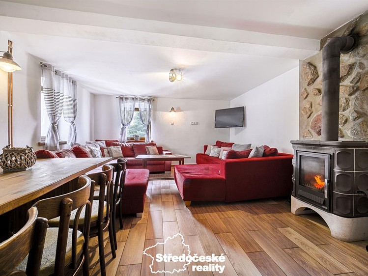 Prodej rodinného domu 240 m², pozemek 721 m² - foto 2