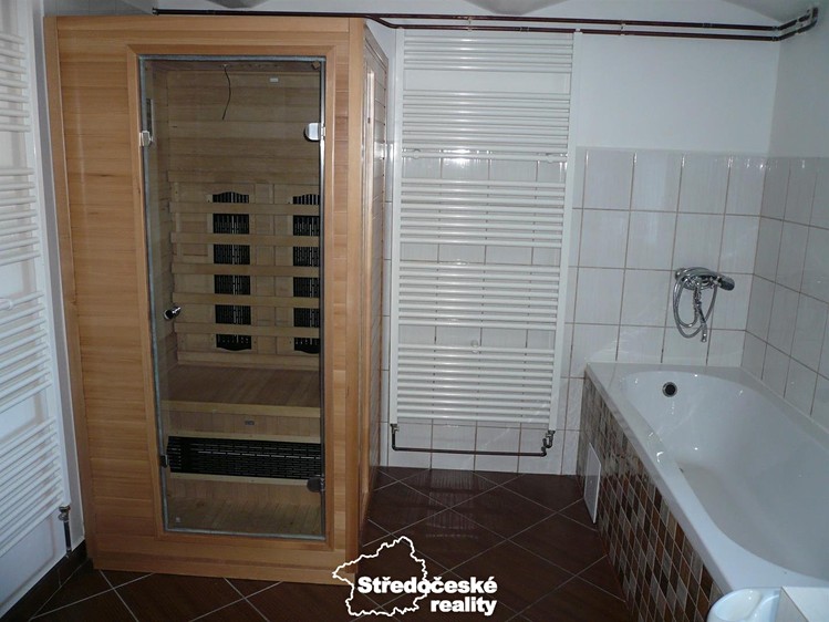 Prodej rodinného domu 240 m², pozemek 721 m² - foto 8