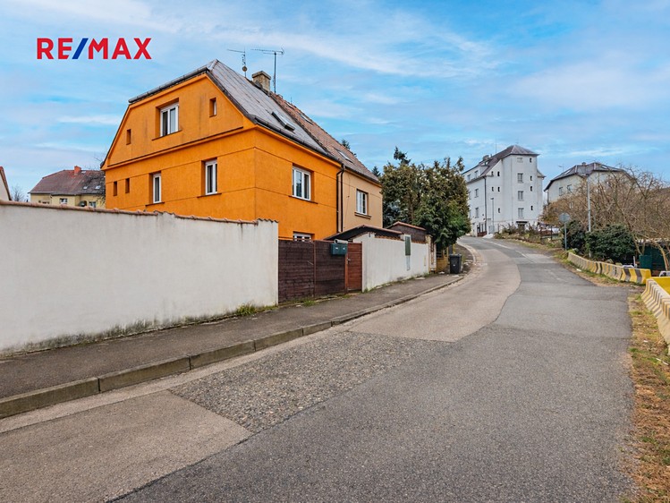 Prodej rodinného domu 177 m², pozemek 376 m² - foto 1