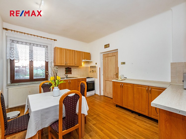 Prodej rodinného domu 309 m², pozemek 854 m² - foto 7