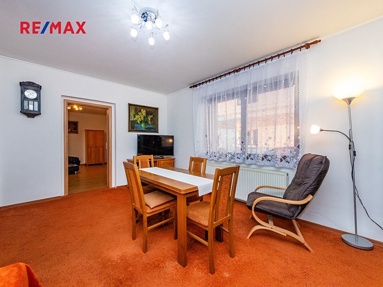 Prodej rodinného domu 309 m², pozemek 854 m² - foto 8
