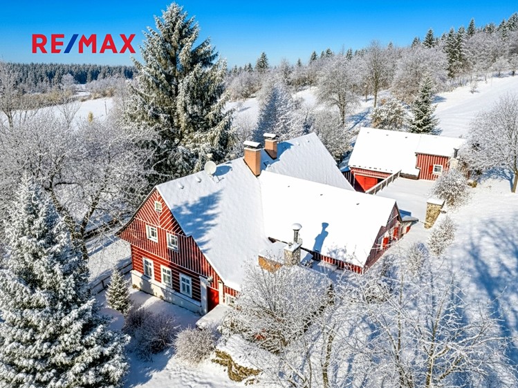 Prodej rodinného domu 282 m², pozemek 27 504 m² - foto 1