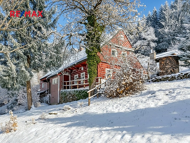 Prodej rodinného domu 282 m², pozemek 27 504 m² - foto 2