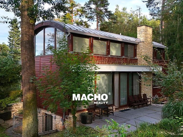 Prodej vily 248 m², pozemek 1 165 m² - foto 1