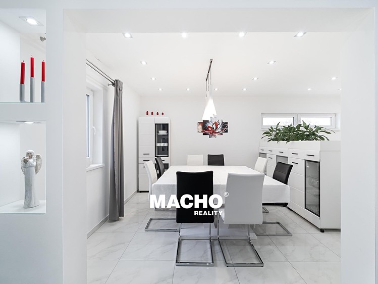 Prodej rodinného domu 220 m², pozemek 458 m² - foto 4
