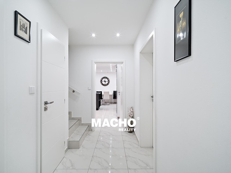 Prodej rodinného domu 220 m², pozemek 458 m² - foto 5