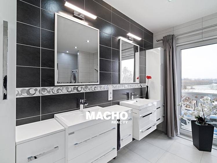 Prodej rodinného domu 220 m², pozemek 458 m² - foto 7