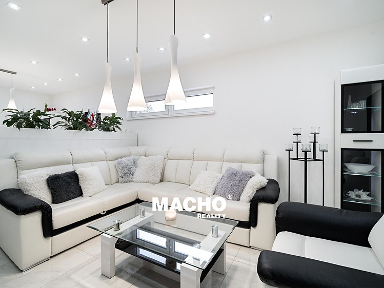 Prodej rodinného domu 220 m², pozemek 458 m² - foto 8