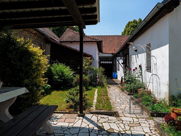 Prodej rodinného domu 139 m², pozemek 390 m² - foto 4