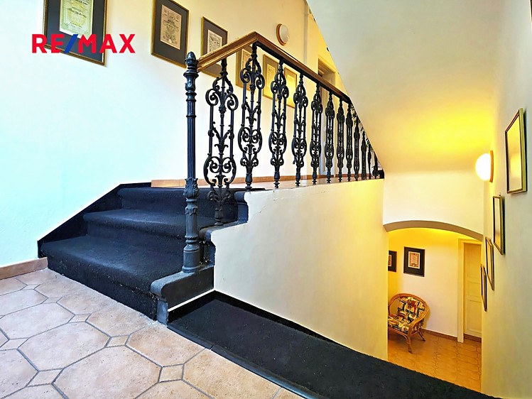 Prodej vily 683 m², pozemek 5 301 m² - foto 2