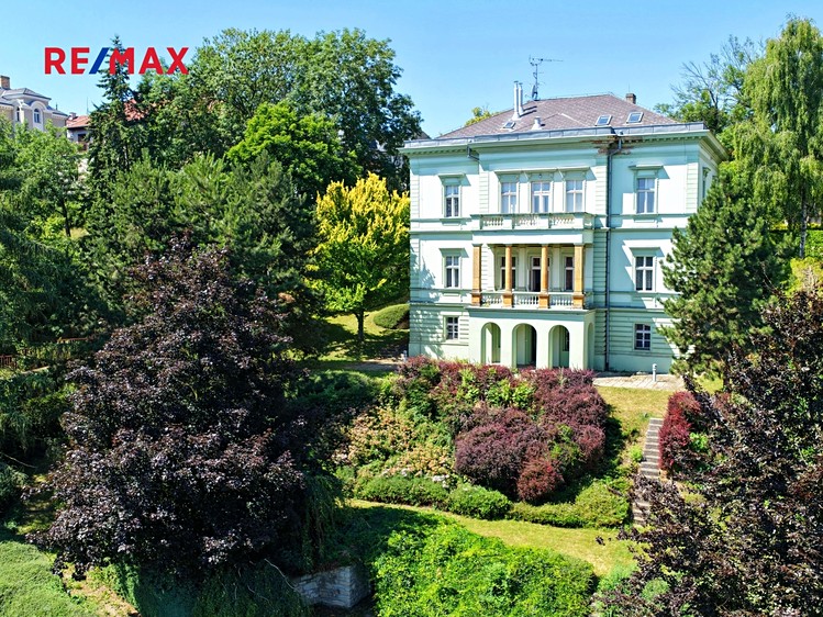 Prodej vily 683 m², pozemek 5 301 m² - foto 1